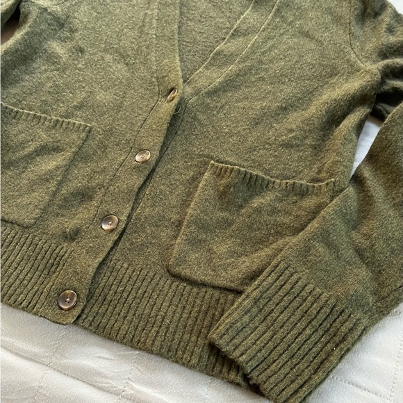 J. Crew Extra Soft Green Cardigan Sweater Wool Blend Elastane Size Medium - Picture 7 of 10